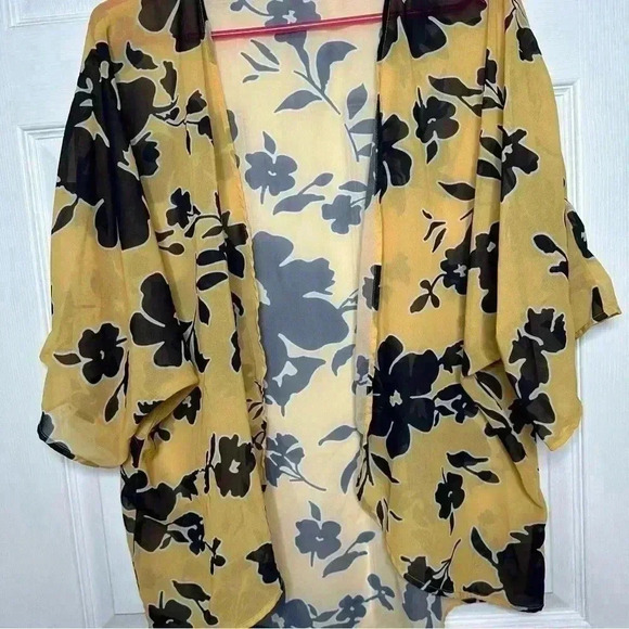 Kimono Sheer  Floral Yellow & Black Size MED/L - Picture 2 of 16